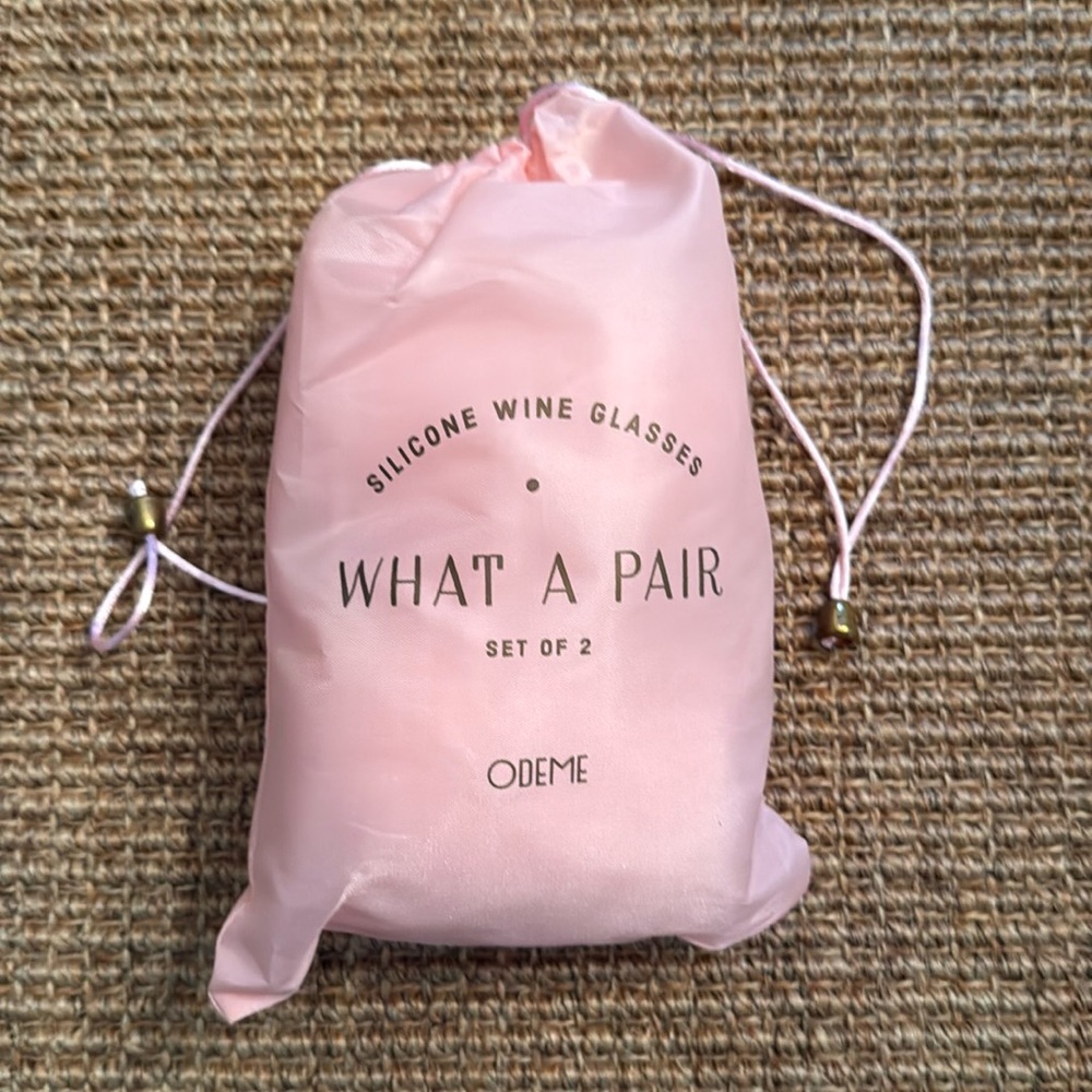 Pair of pink silicone wine glasses by Odeme